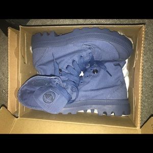 Palladium dust blue boots